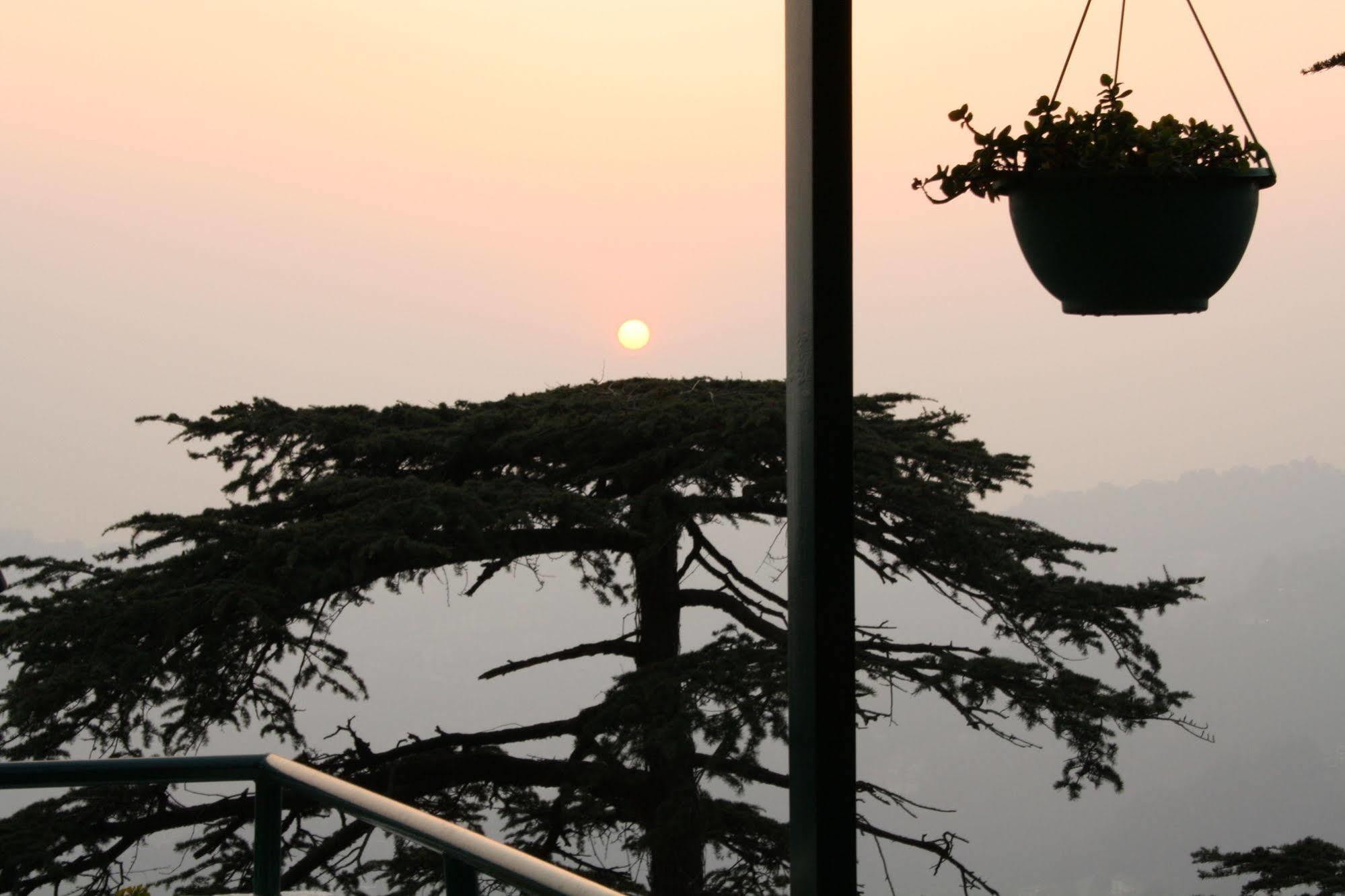 Honeymoon Inn Shimla Zewnętrze zdjęcie